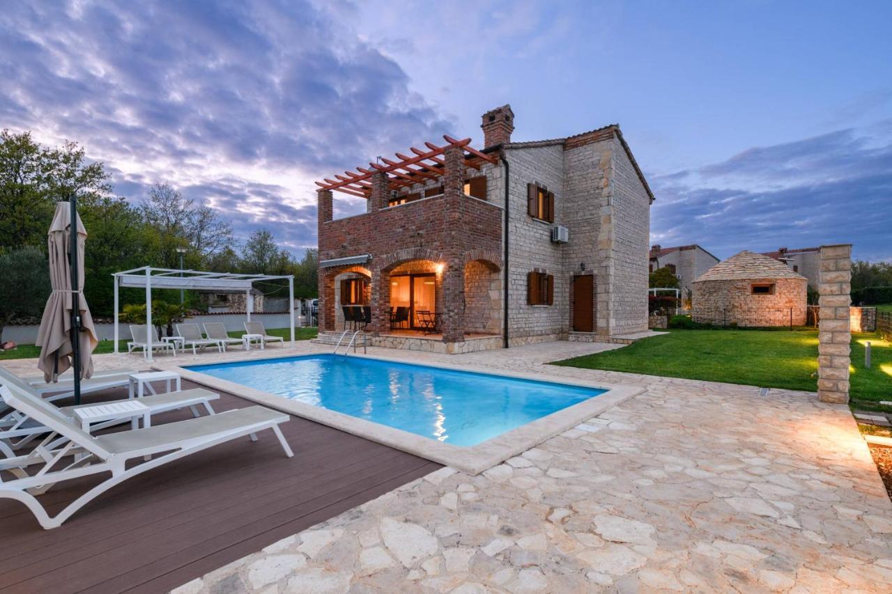 Paradis Villa Stone Queen With Heated Pool Butkovici  Экстерьер фото