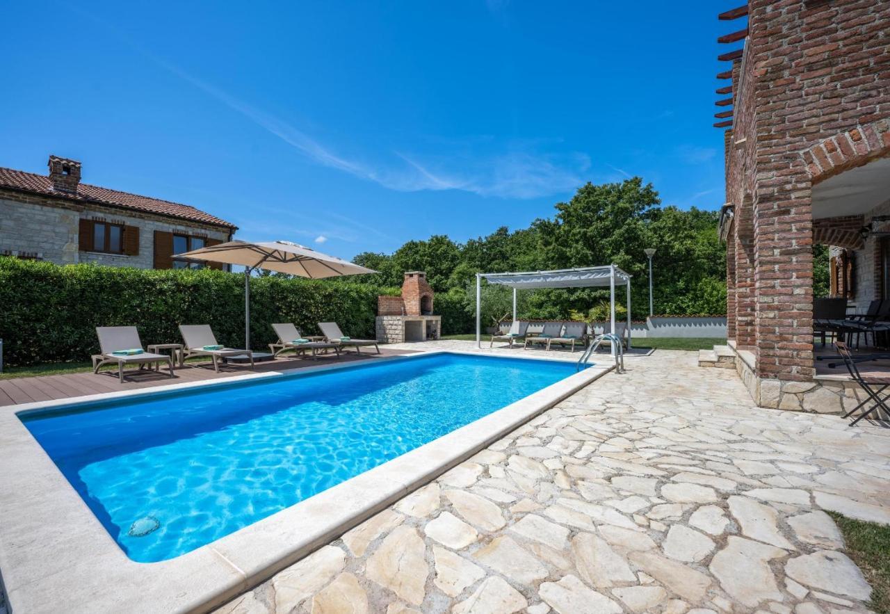Paradis Villa Stone Queen With Heated Pool Butkovici  Экстерьер фото